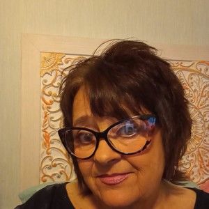 Meet your Posher, Leslie